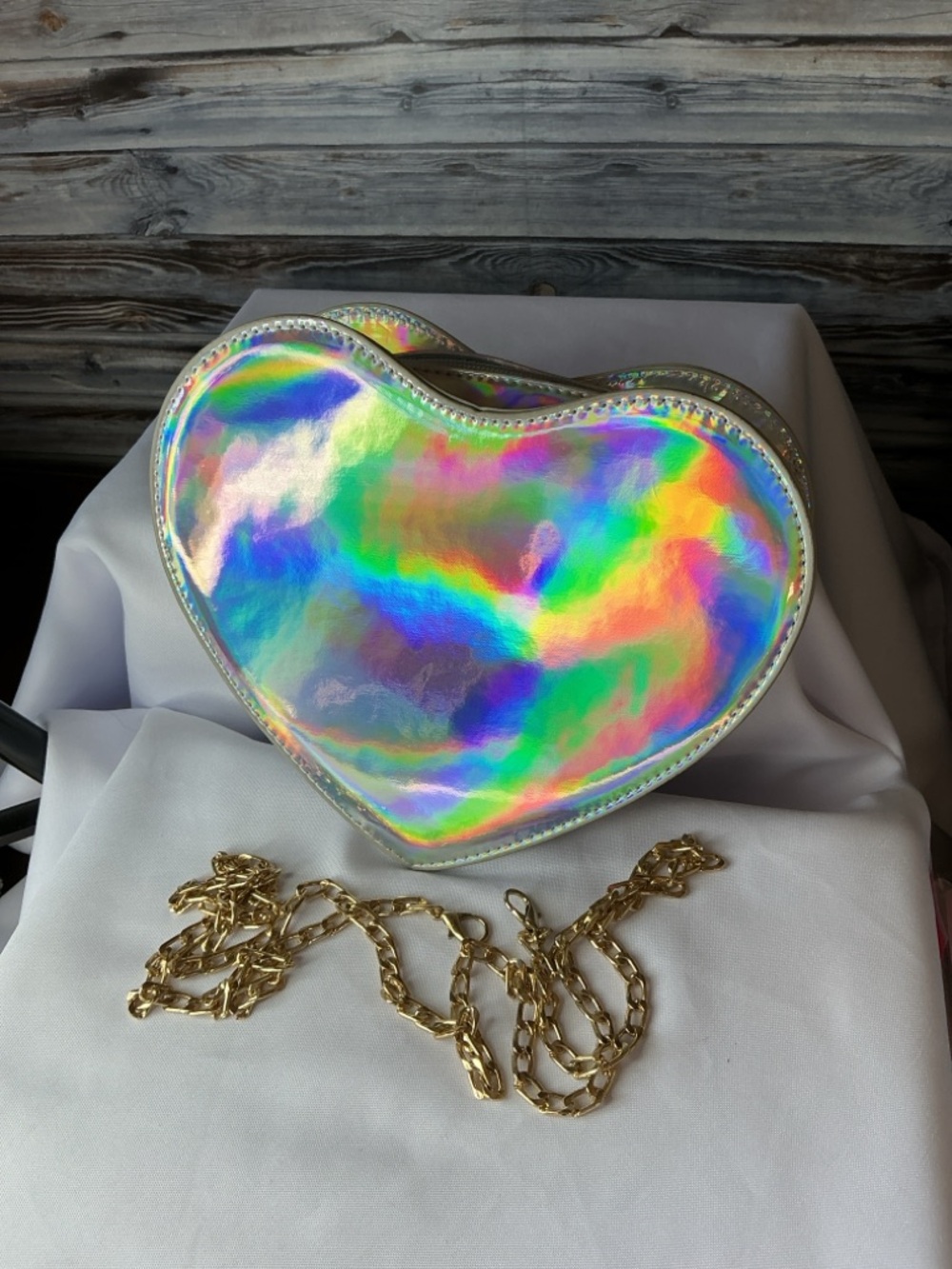 Heart Breaker Holographic Heart Crossbody Bag Gold Chain - Picture 4 of 7